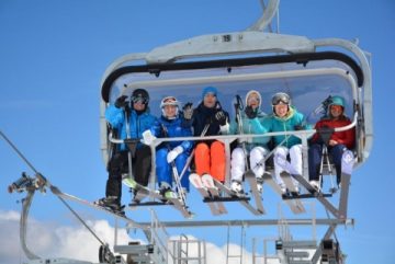 Daarom is skiën in groep zo fijn